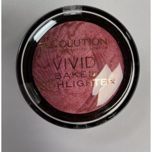 Makeup Revolution Vivid Baked Highlighter Rose Gold Lights Shimmery Finish 7.5g - Picture 3 of 3